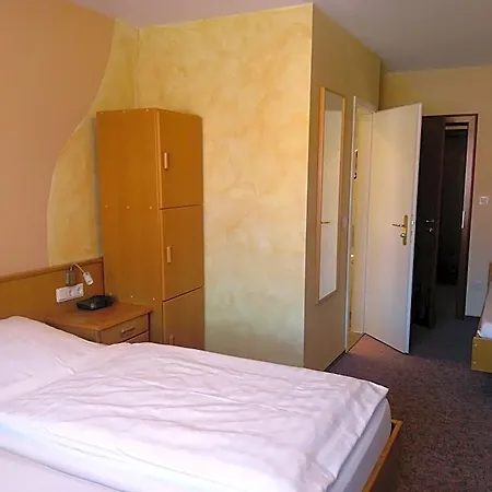Landgasthaus Zur Linde Inn Uslar